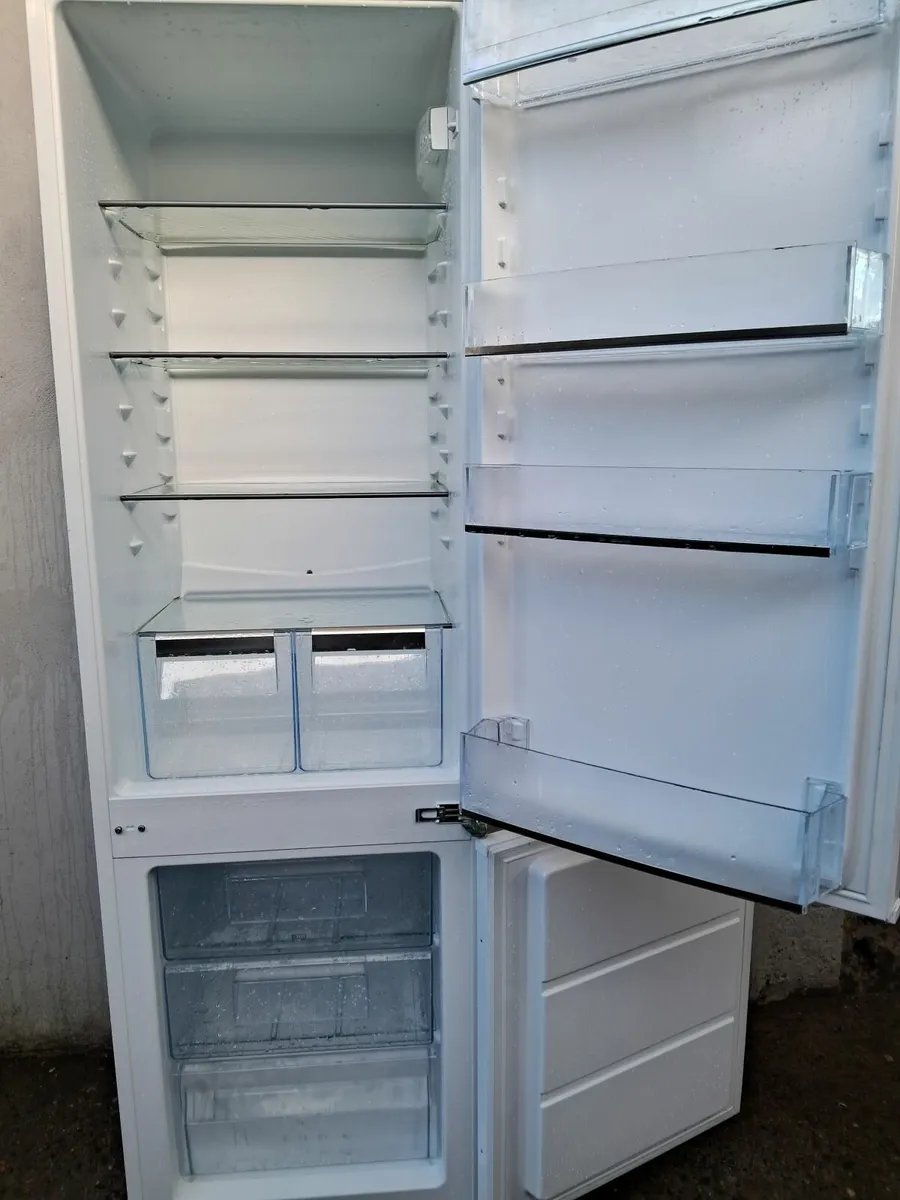 INTEGRETED FRIDGE AND FREEZER - Image 2