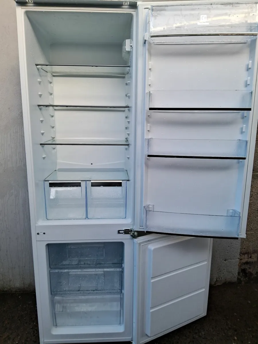 INTEGRETED FRIDGE AND FREEZER - Image 3
