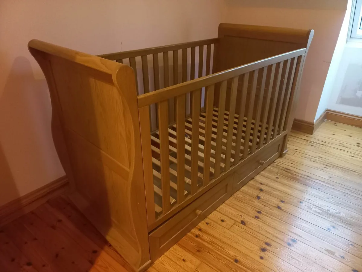 Cot and changing table - Image 1