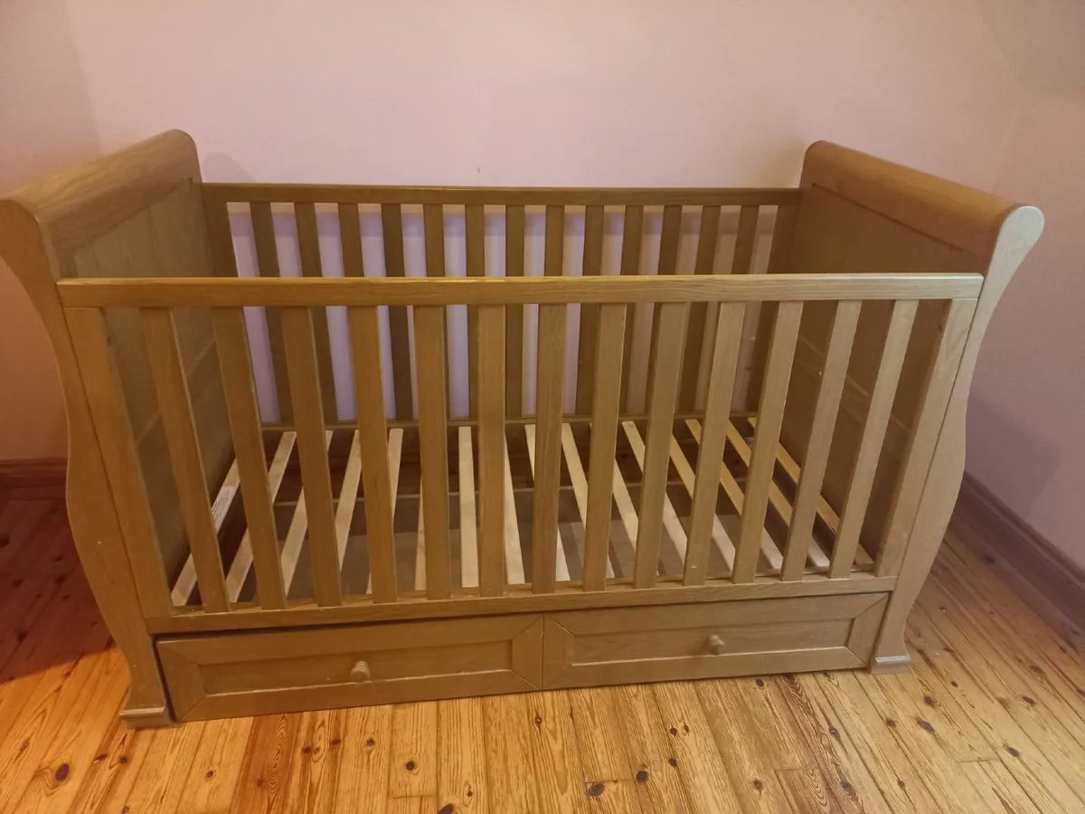 Cot and changing table - Image 2