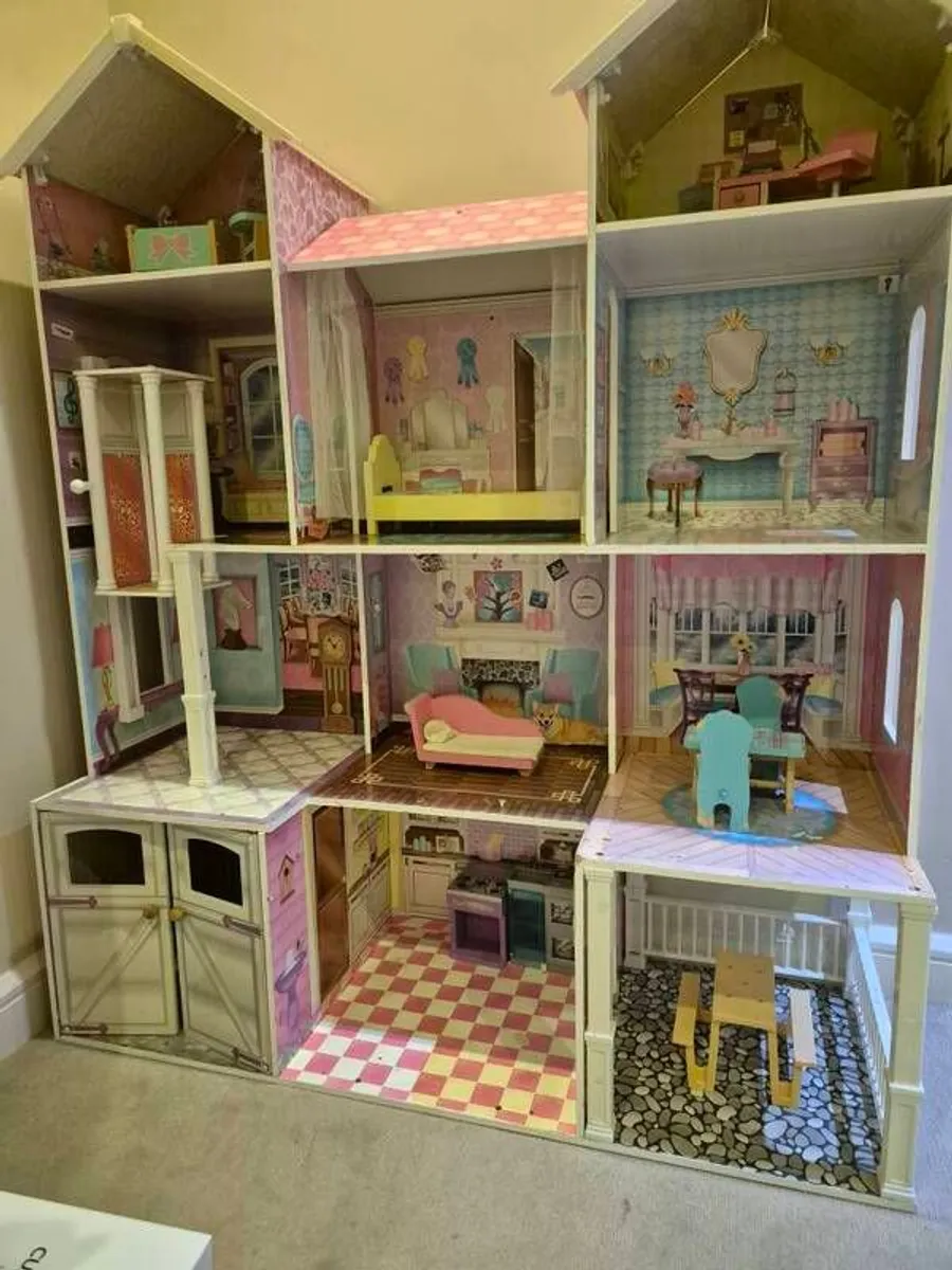 Luxurious doll house - Image 1