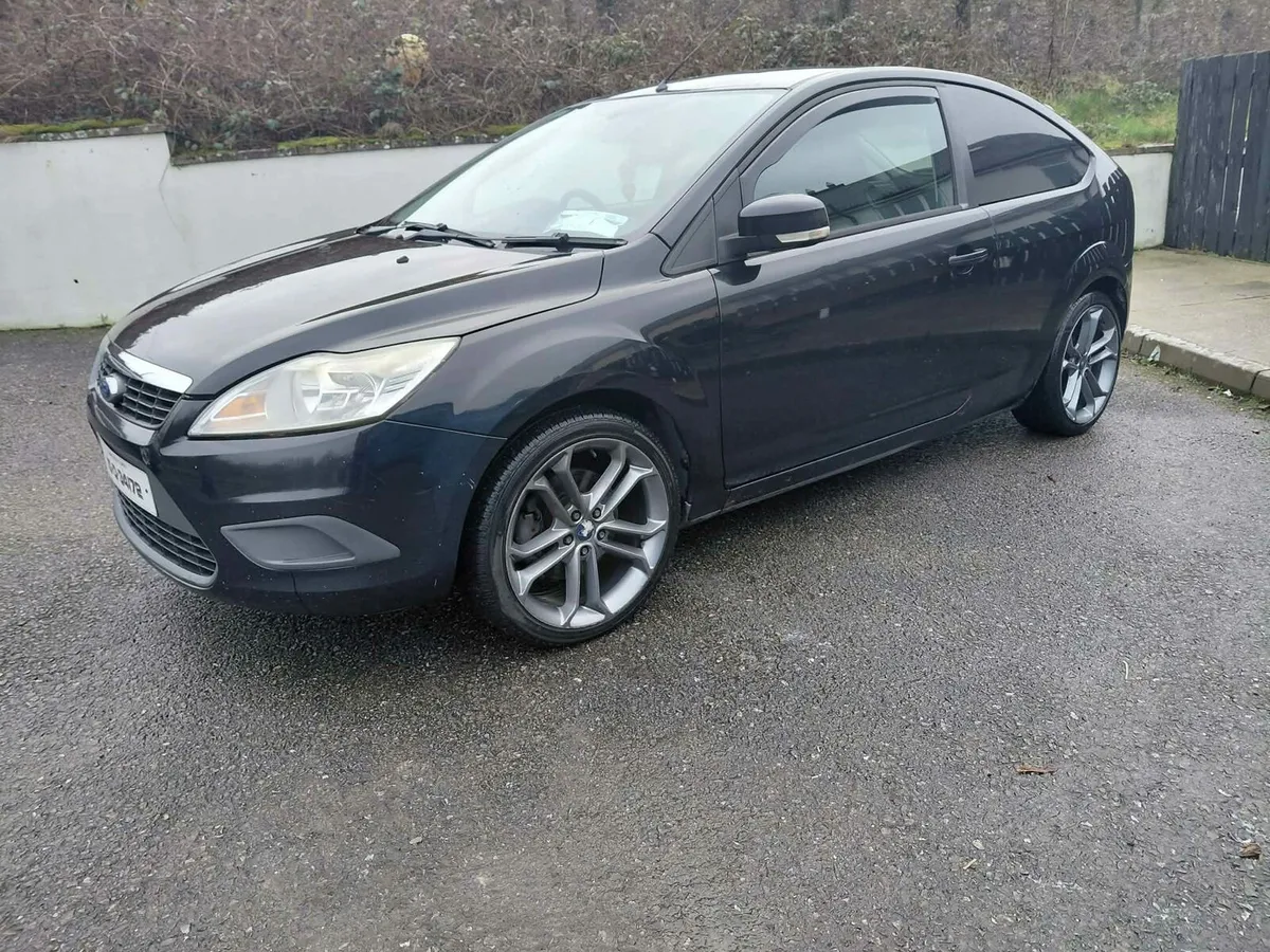 2010 ford focus van - Image 1