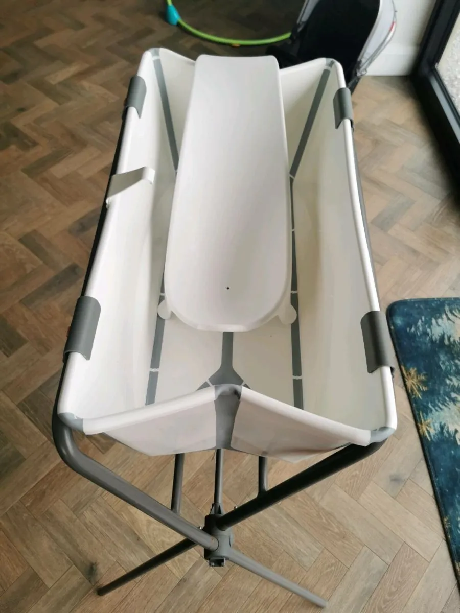 Stokke bath with stand - Image 3