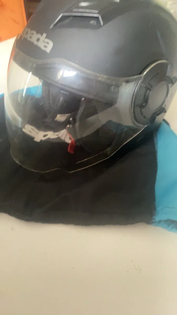 Motorcycle helmet - Image 1