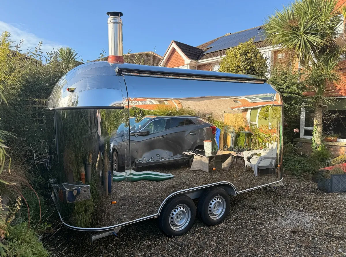 Airstream Food Trailer With Pizza Oven - Image 3