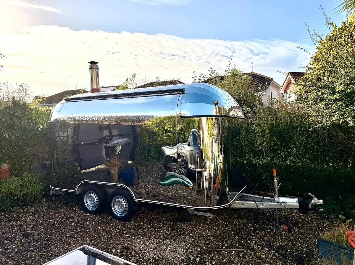 Airstream Food Trailer With Pizza Oven - Image 4
