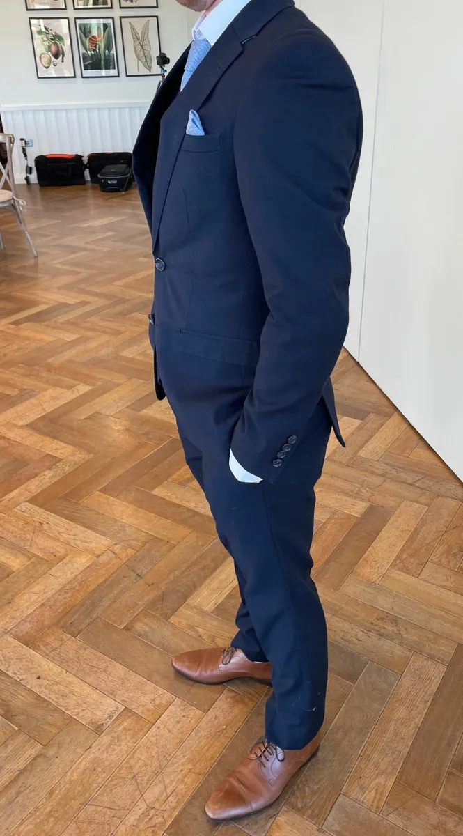 3-piece navy suit 36R - Image 4