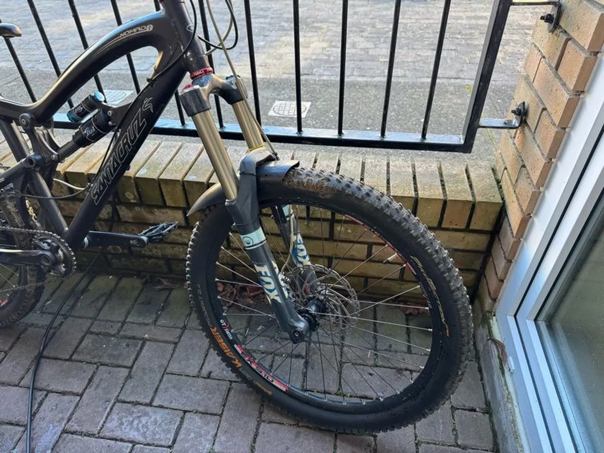 Santa Cruz Nomad 2 downhill - Image 4