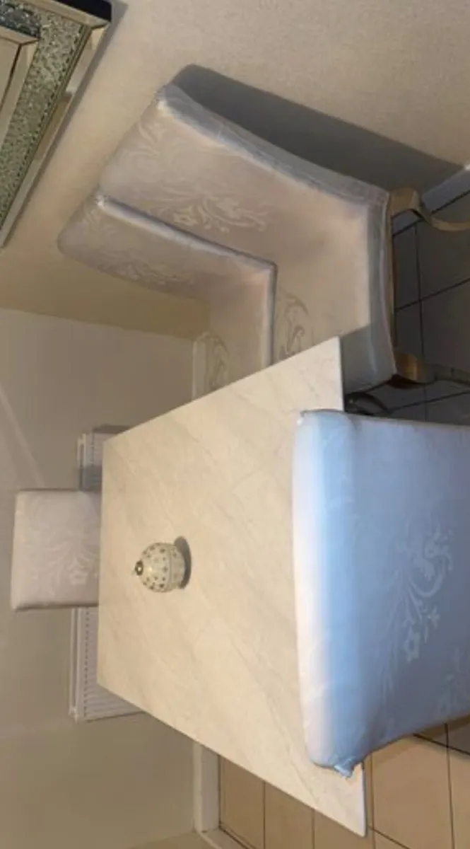 White with grey colouring Marble table - Image 3