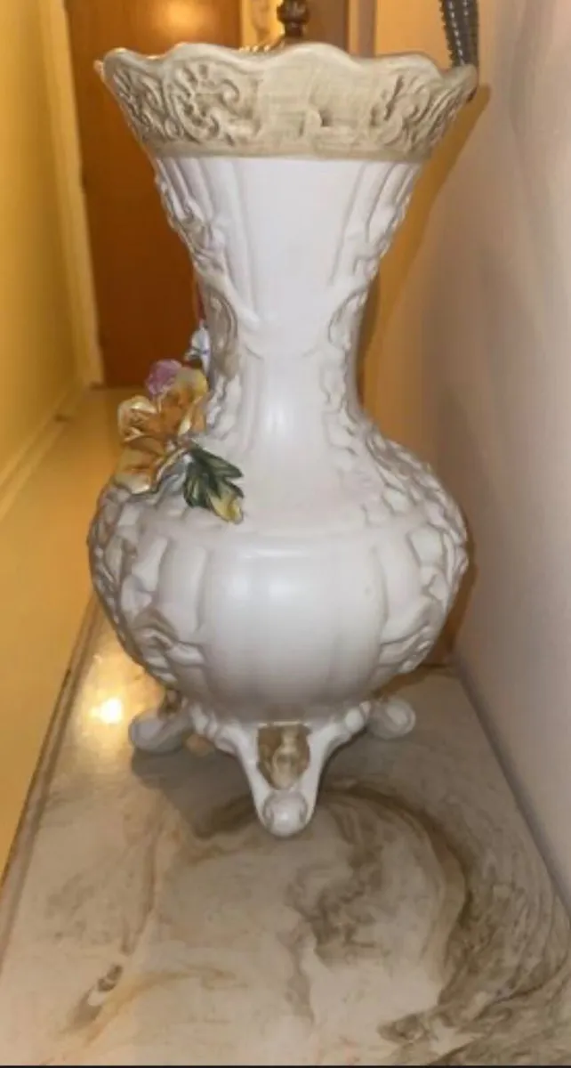 Beautiful Capo dimonte vase - Image 3