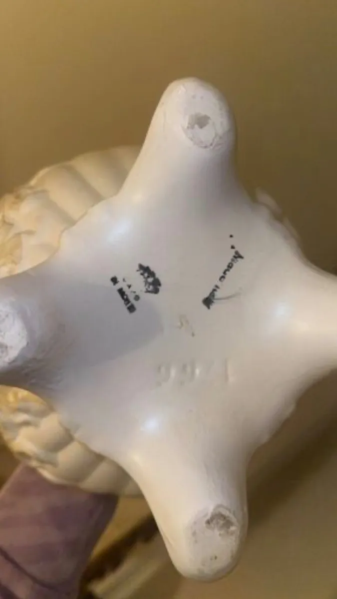 Beautiful Capo dimonte vase - Image 4