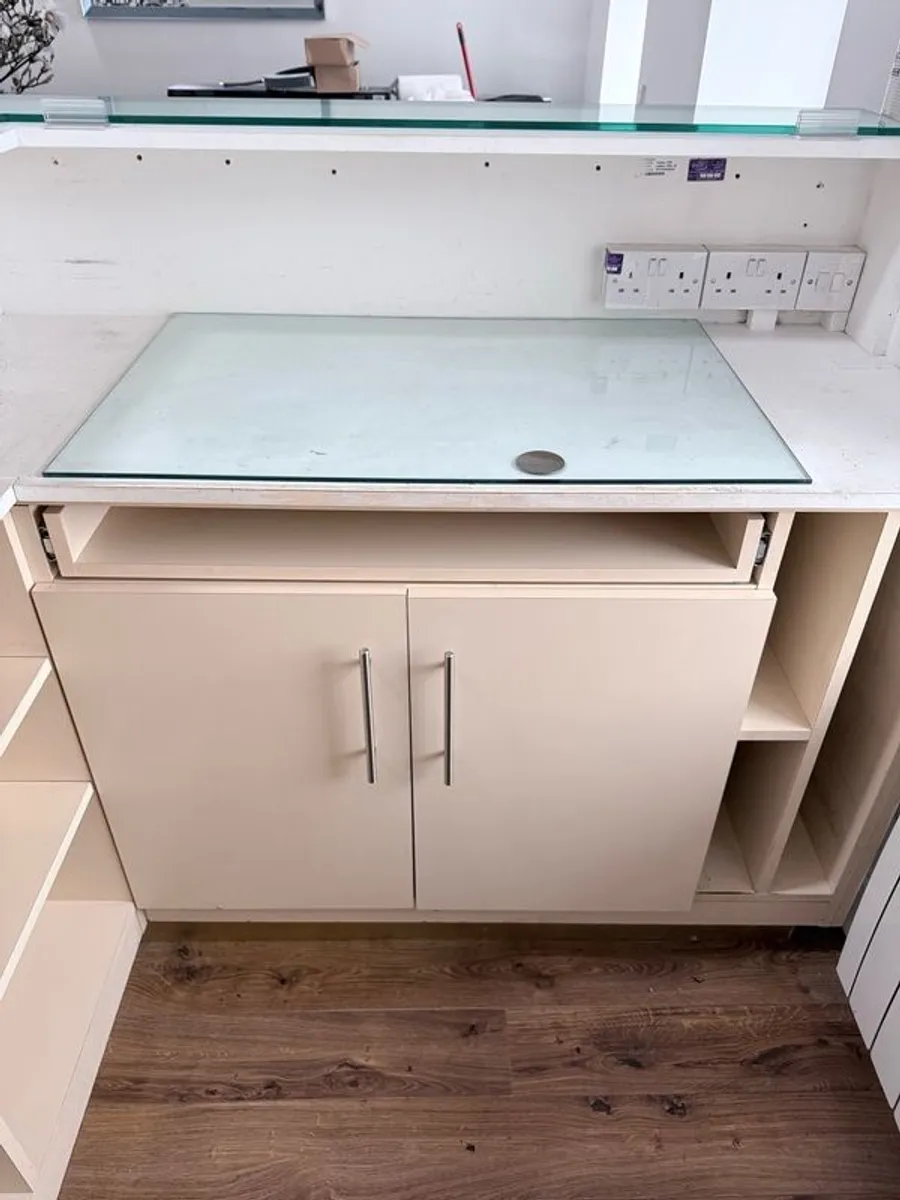 Salon reception desk - Image 4