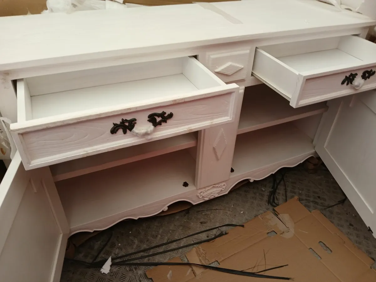 Cabbibet  dresser traditional old style new - Image 1