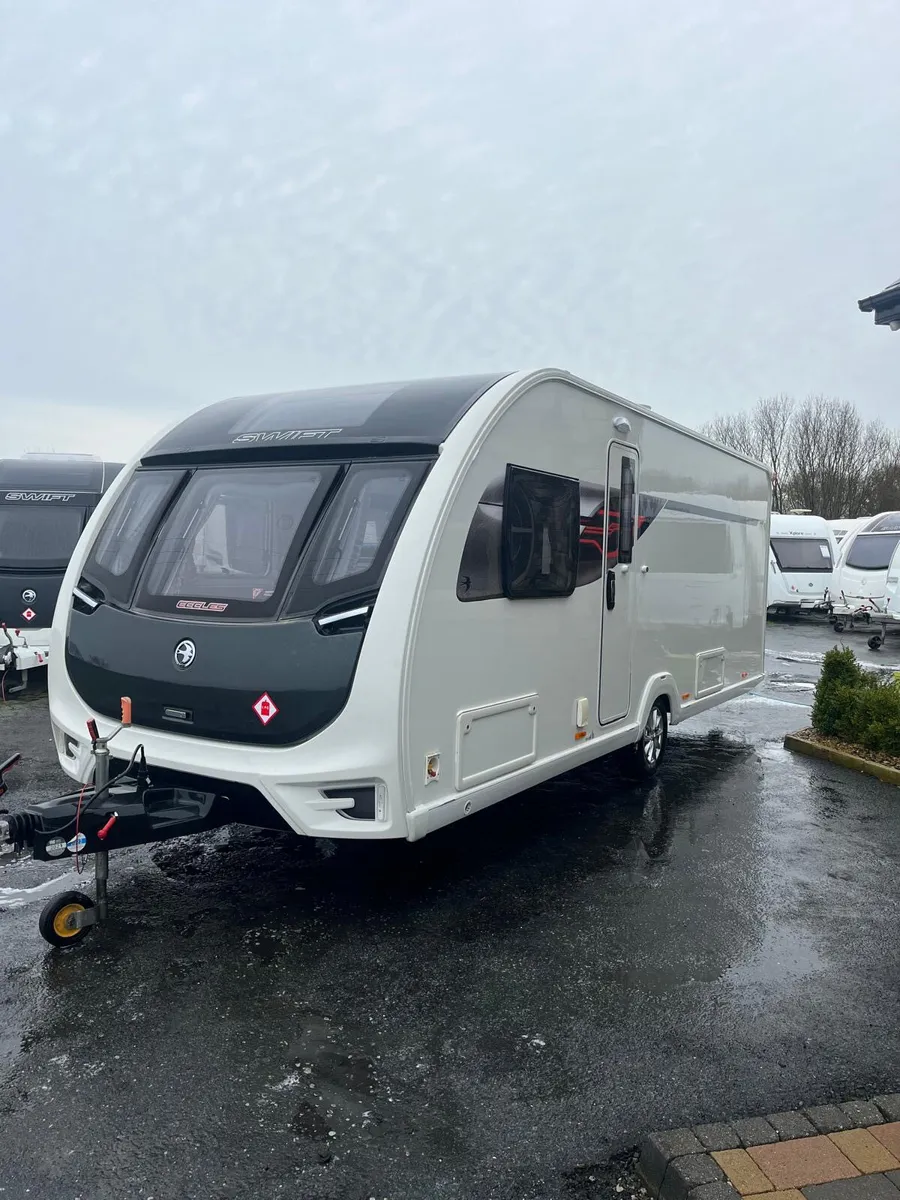 ✨STUNNING SWIFT ECCLES 4 BERTH ISLAND BED✨ - Image 1