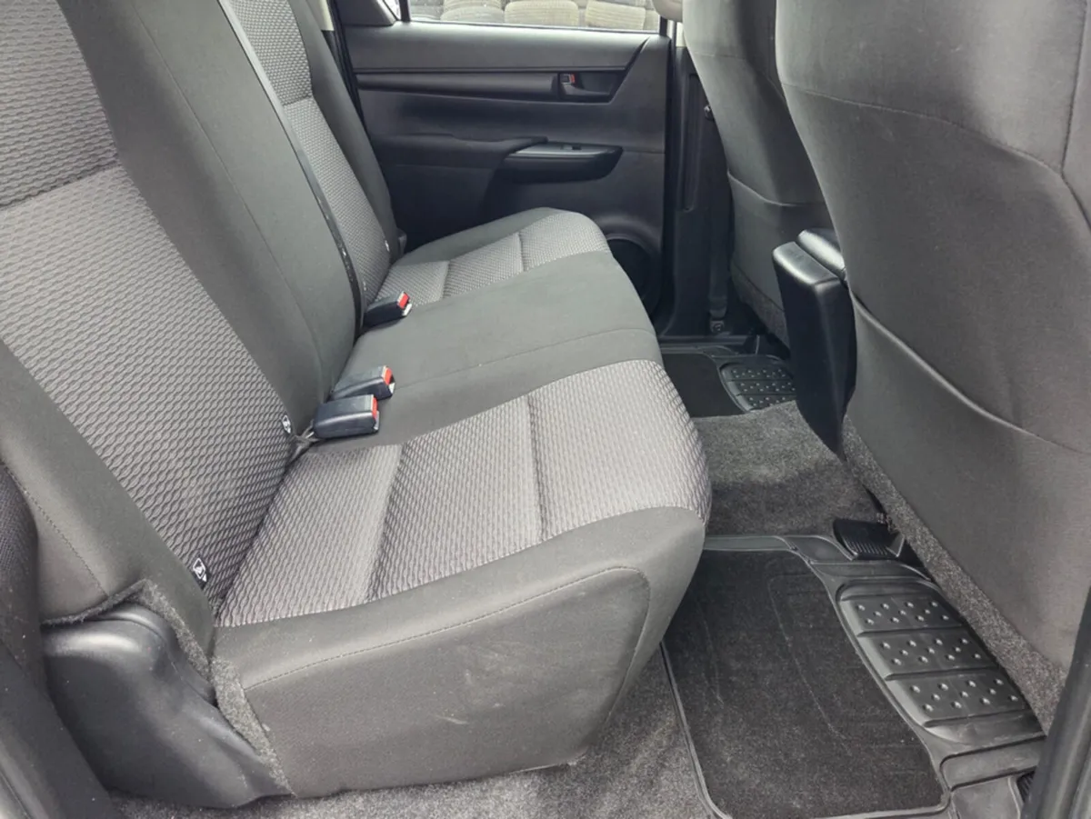 Toyota Hilux ACTIVE PLUS D-4D 4WD DCB - Image 4