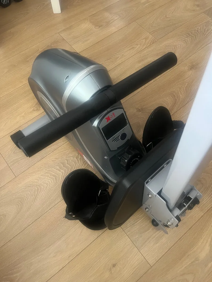 XS Sports R310 Rowing machine - Image 4