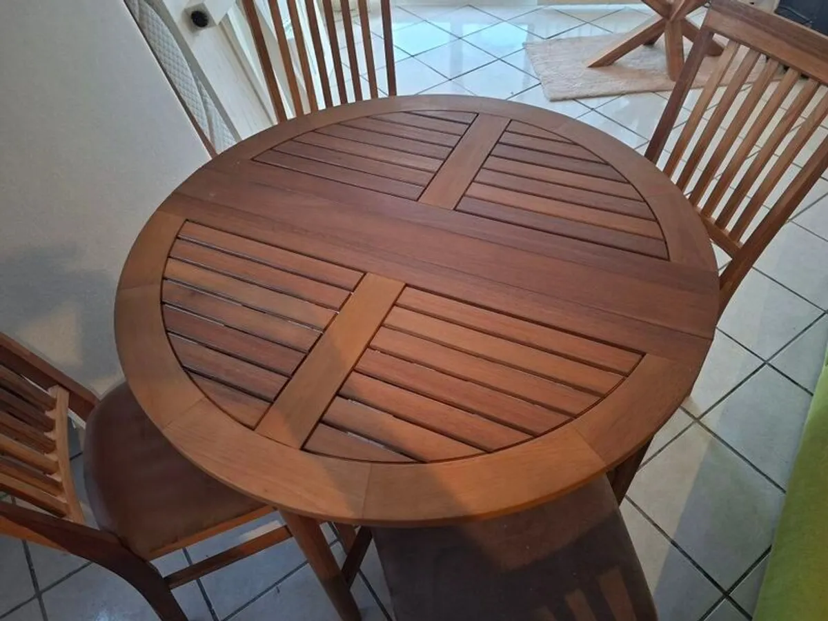 Table & Chairs - Image 2