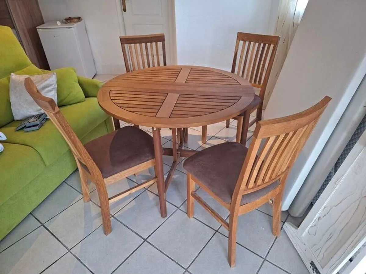 Table & Chairs - Image 3