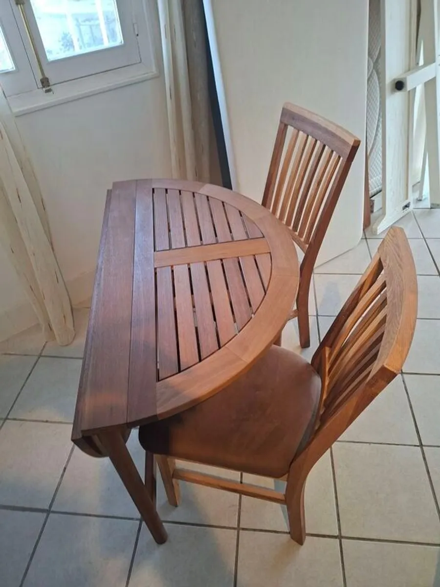Table & Chairs - Image 4