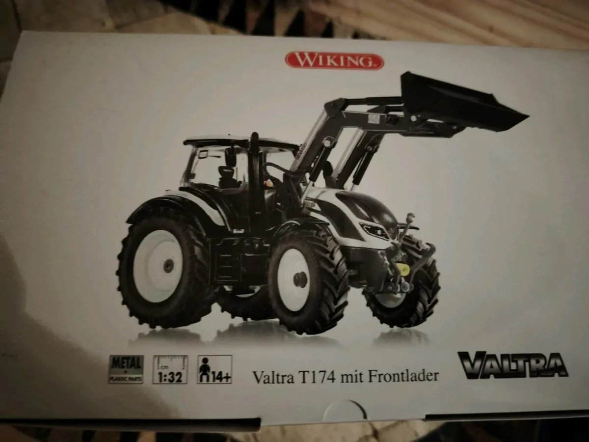 UH tractors + Wiking tractors - Image 1