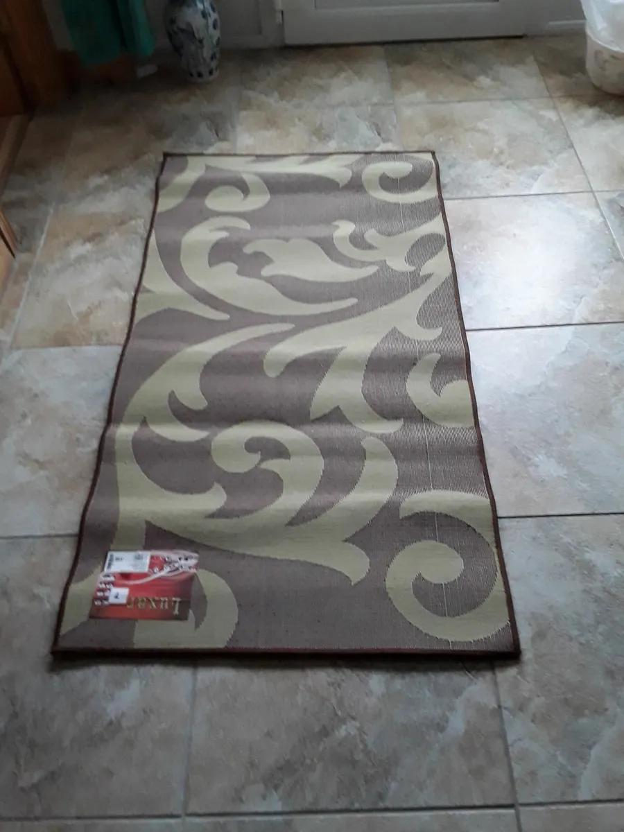 Brand new sitting room rug never used - Image 2