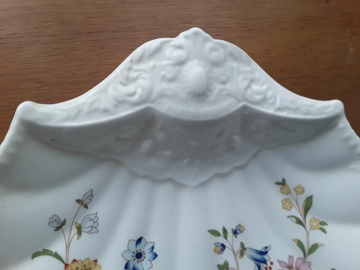 Aynsley  beautiful bone china shell shaped dish - Image 3