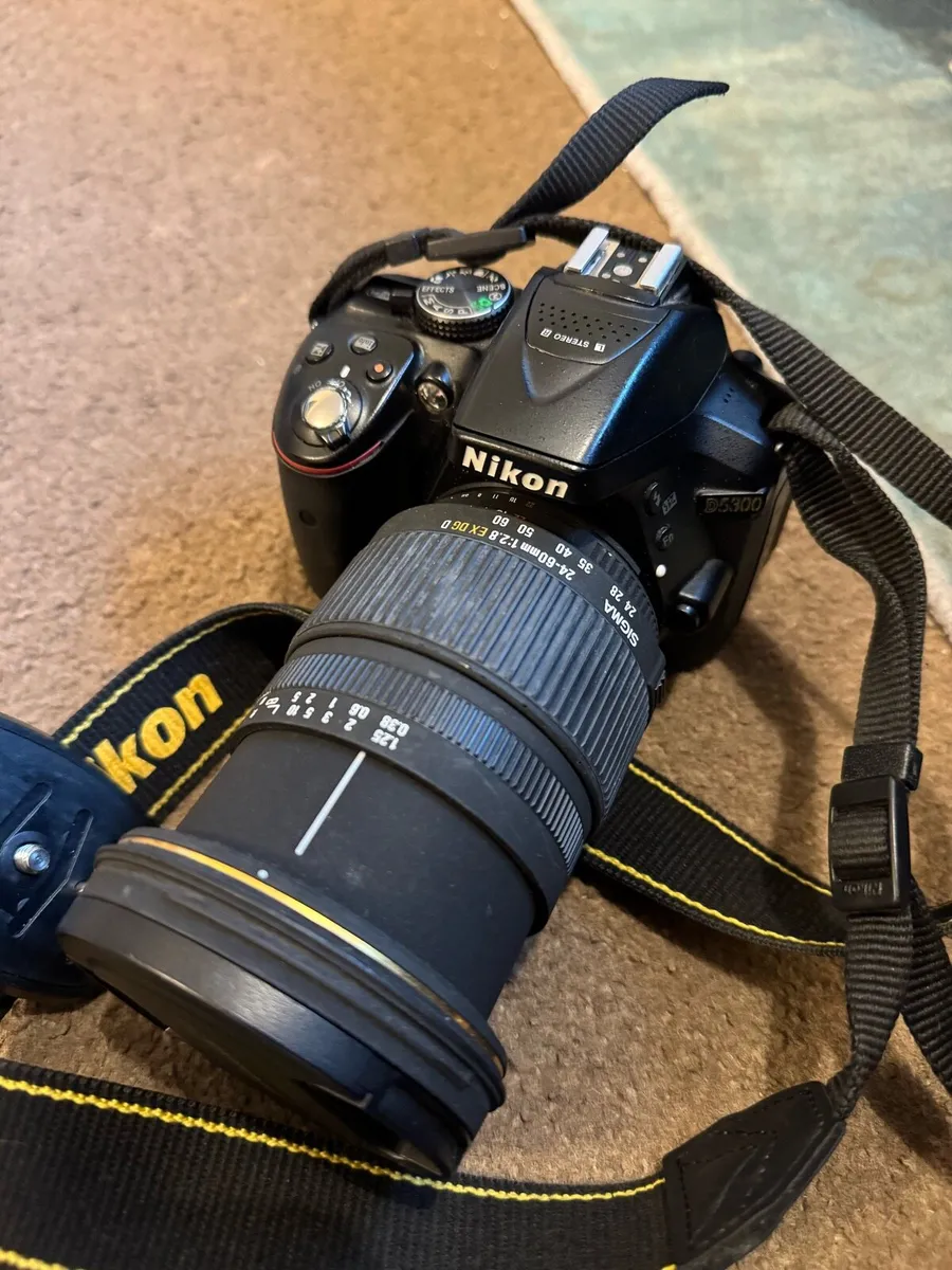 Nikon D5300 DSLR Camera Bundle – Great Condition - Image 4