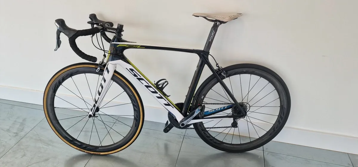 Scott Foil 10 Carbon Road Bike - Image 2