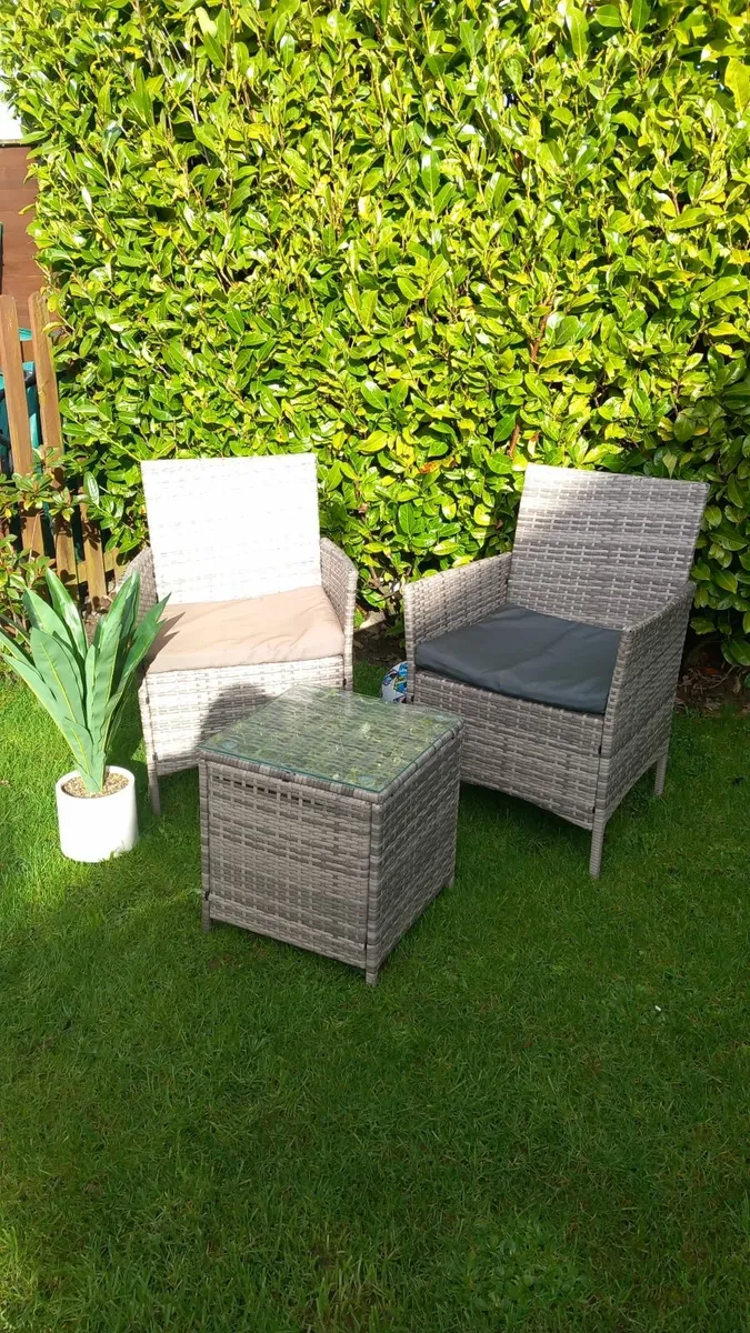 Garden furniture - Image 1