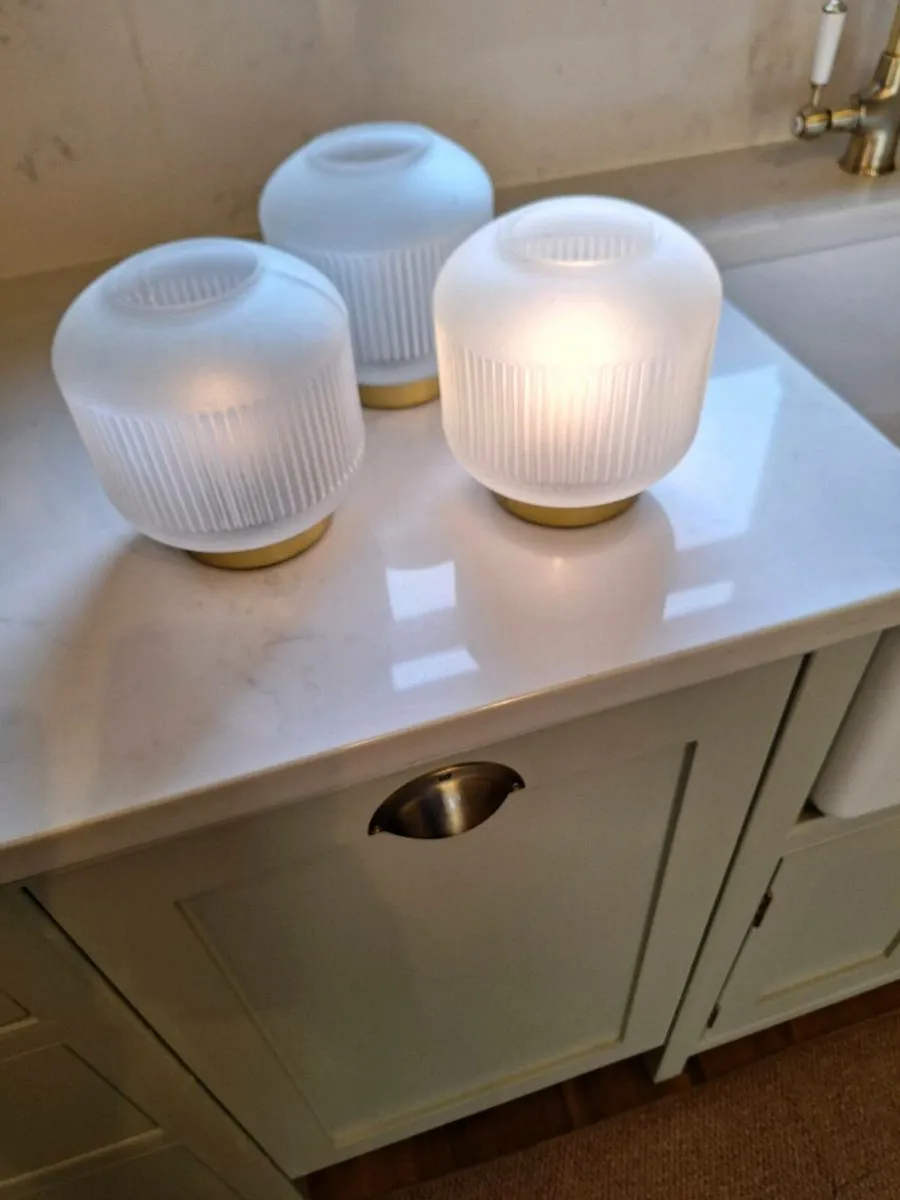 3 x battery operated lamps - Image 3