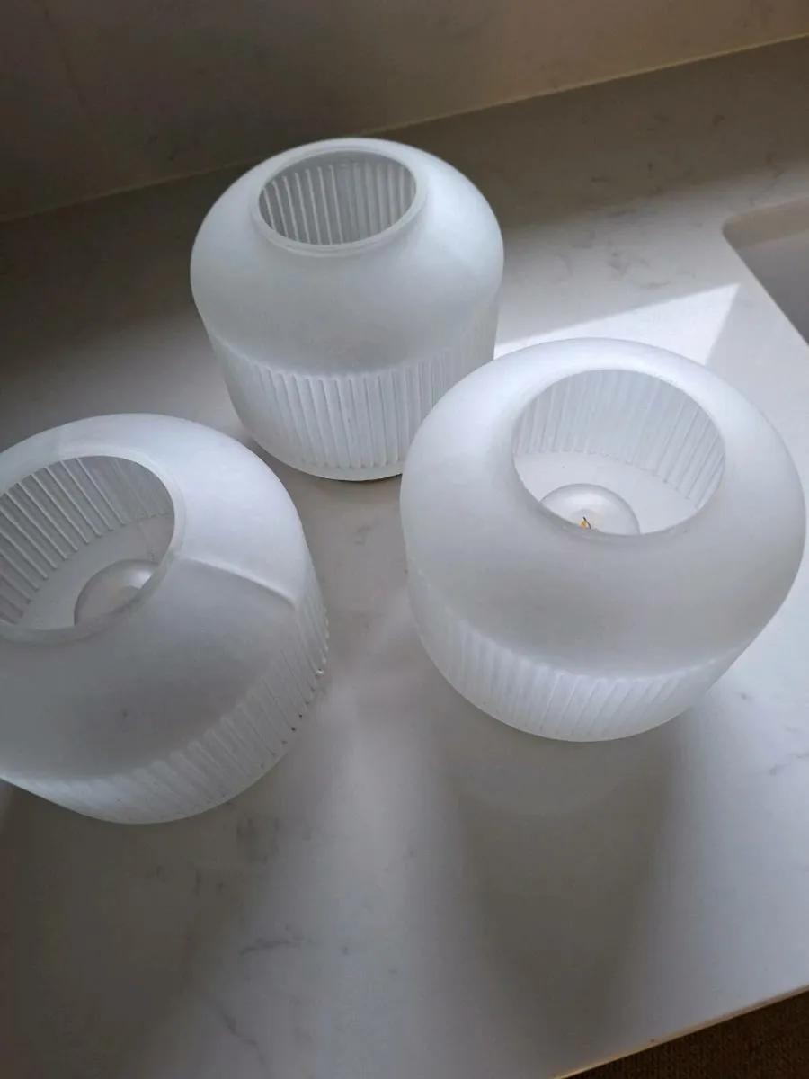 3 x battery operated lamps - Image 4