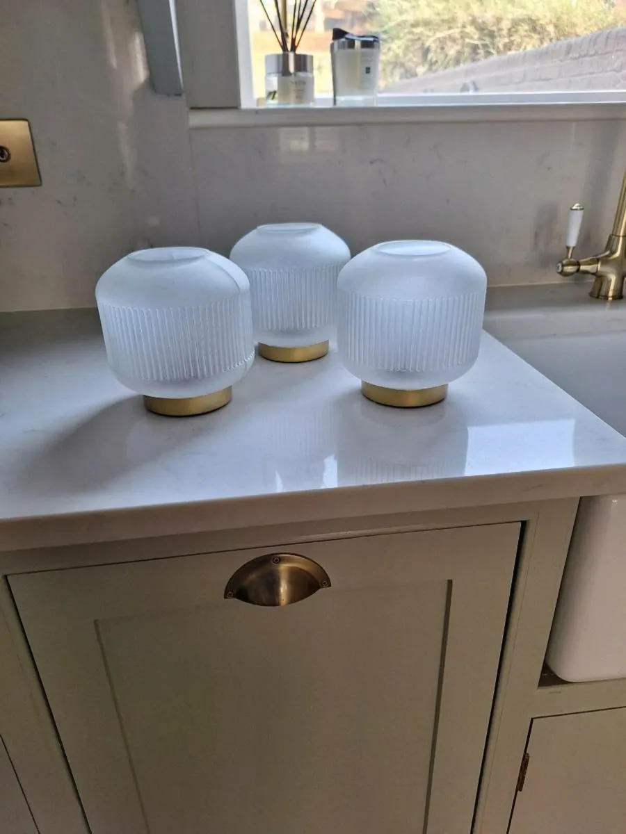 3 x battery operated lamps - Image 1