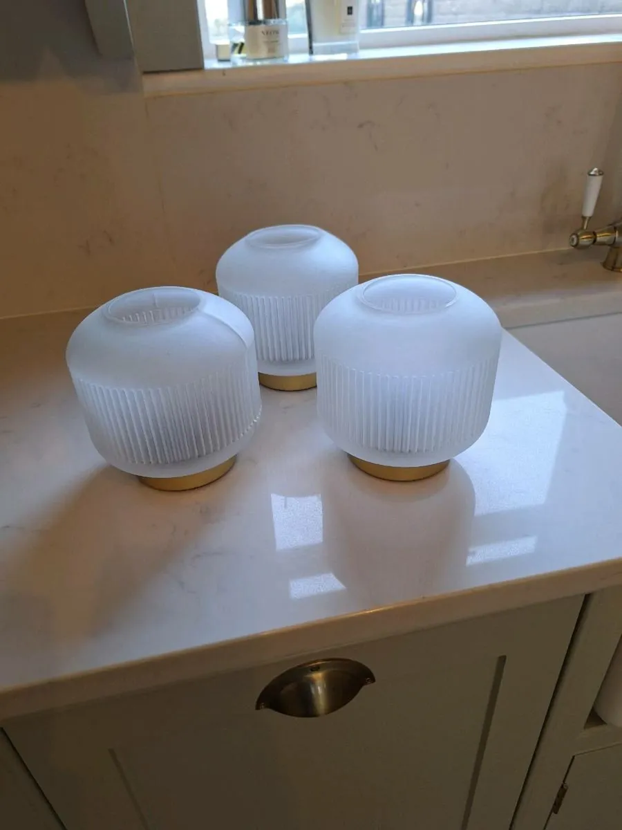 3 x battery operated lamps - Image 2