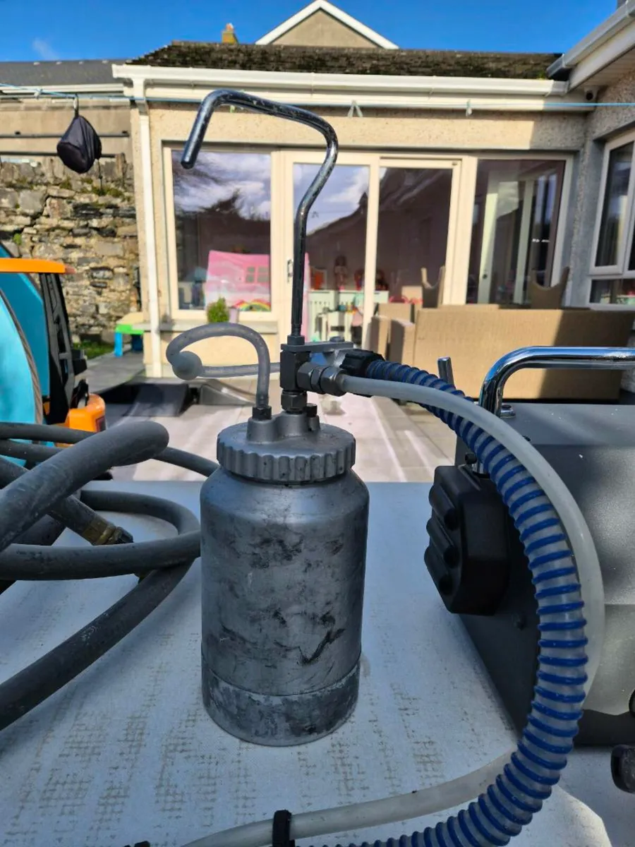 Turbine paint sprayer - Image 3