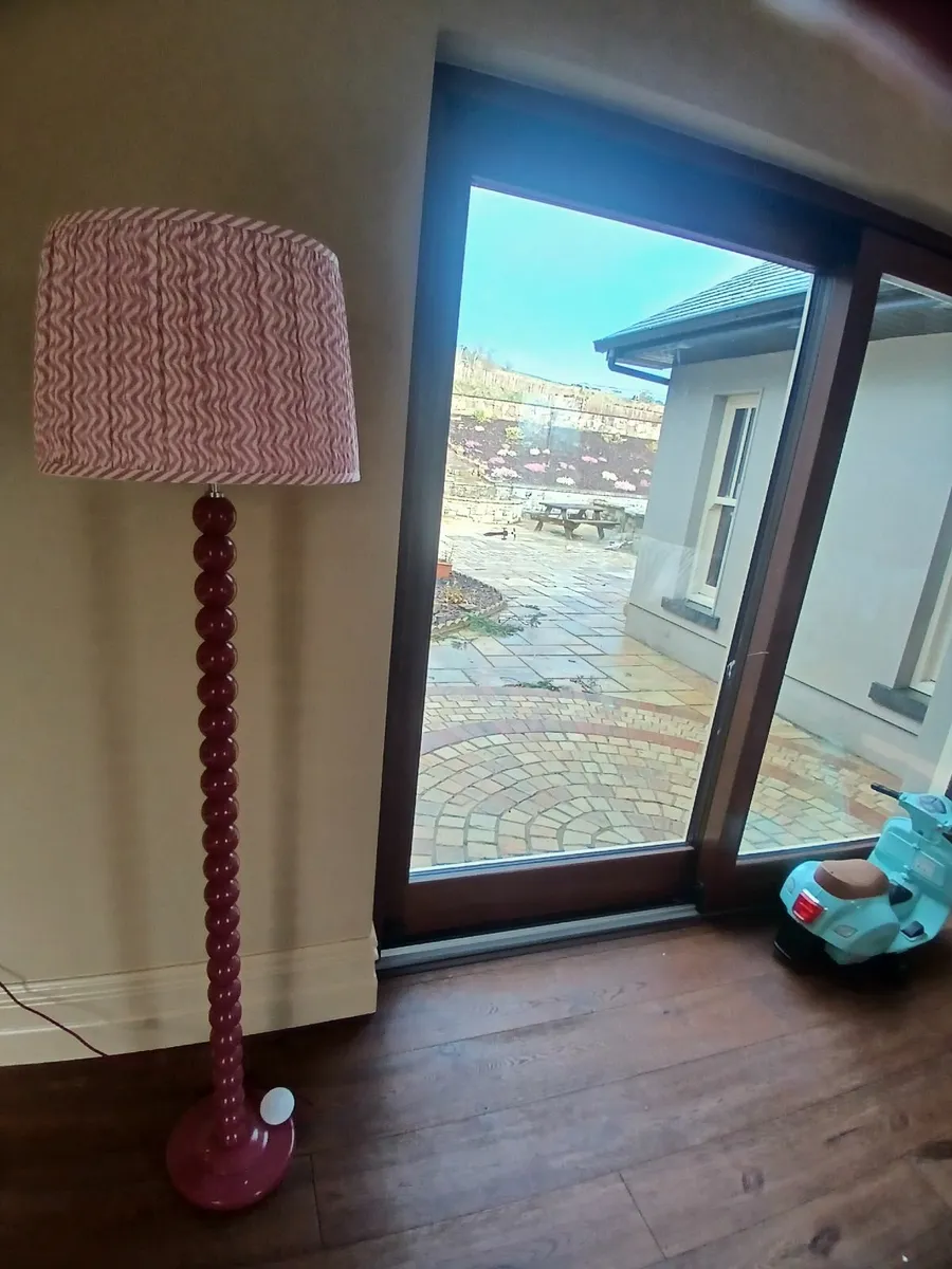 Beautiful floor lamp with pleated shade - Image 2