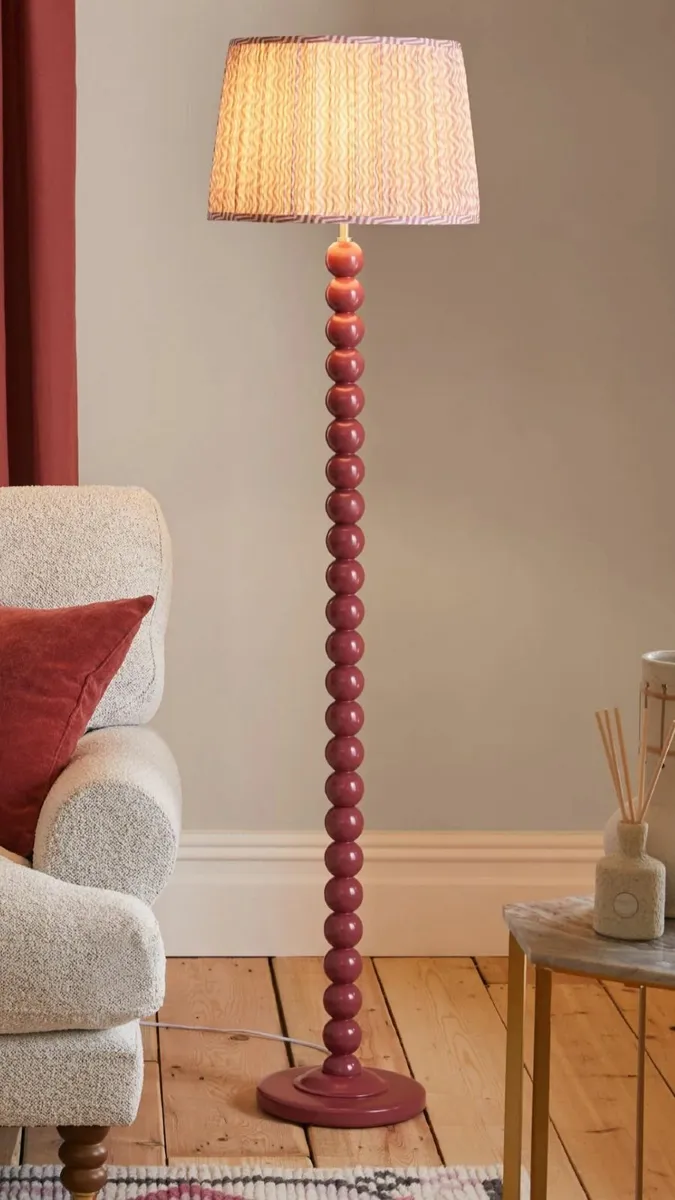 Beautiful floor lamp with pleated shade - Image 4