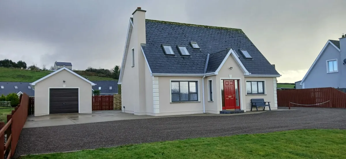 Detached 3 bed house with garage - Image 3