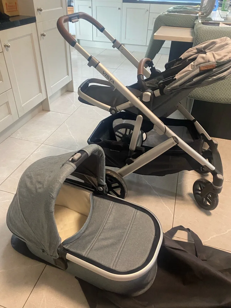 Vista Uppababy pram and bassinet - Image 3