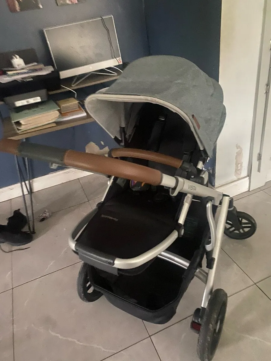 Vista Uppababy pram and bassinet - Image 2