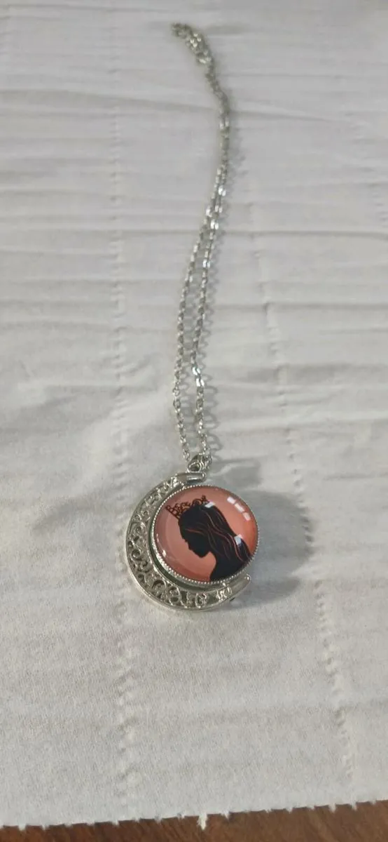 3 pieces of wicked jewellery - Image 2