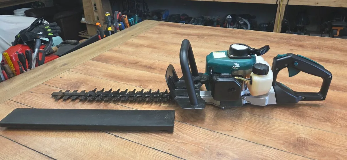 Hedge trimmer - Image 1