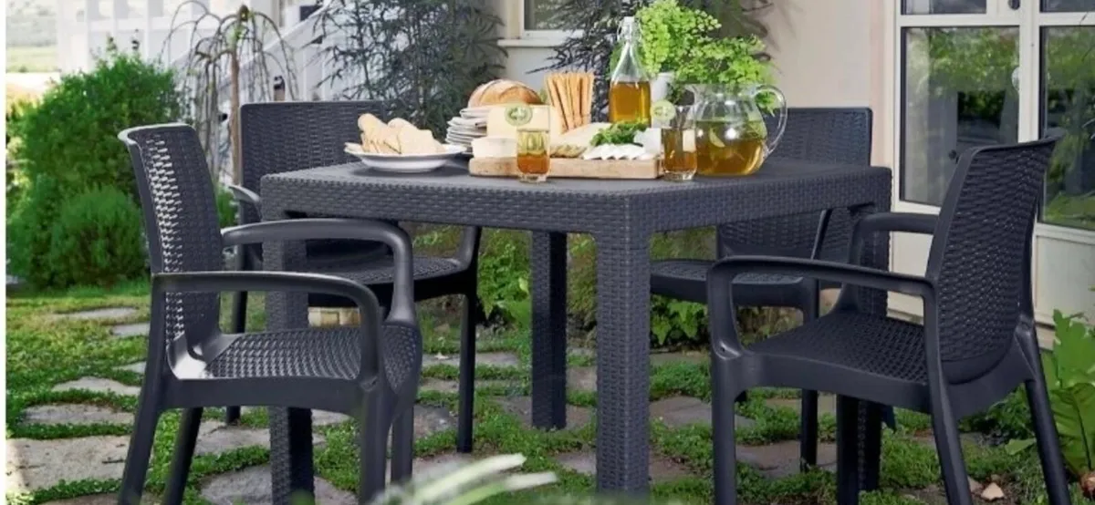 Keter Table & 6 chairs/cushions. As new! €65 - Image 2