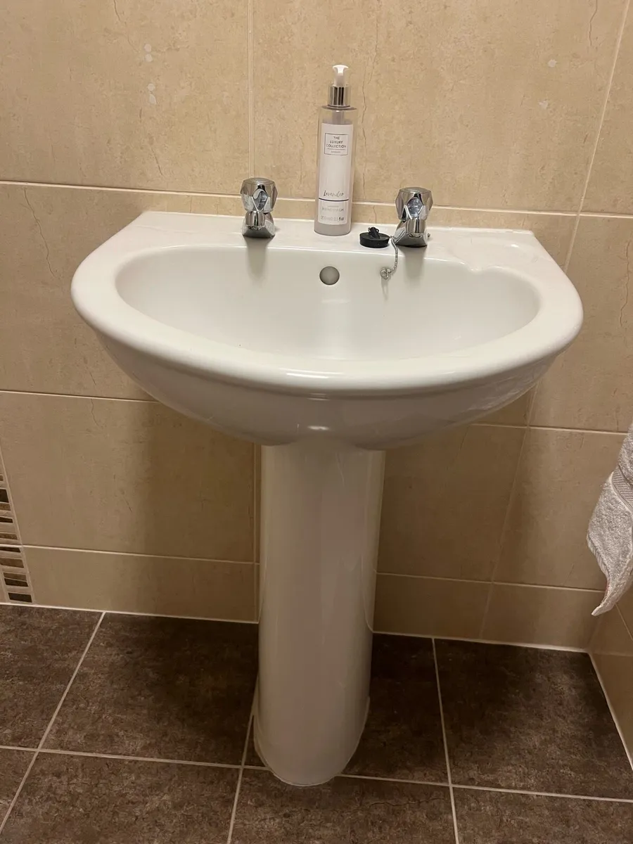 Pedestal sink - Image 3
