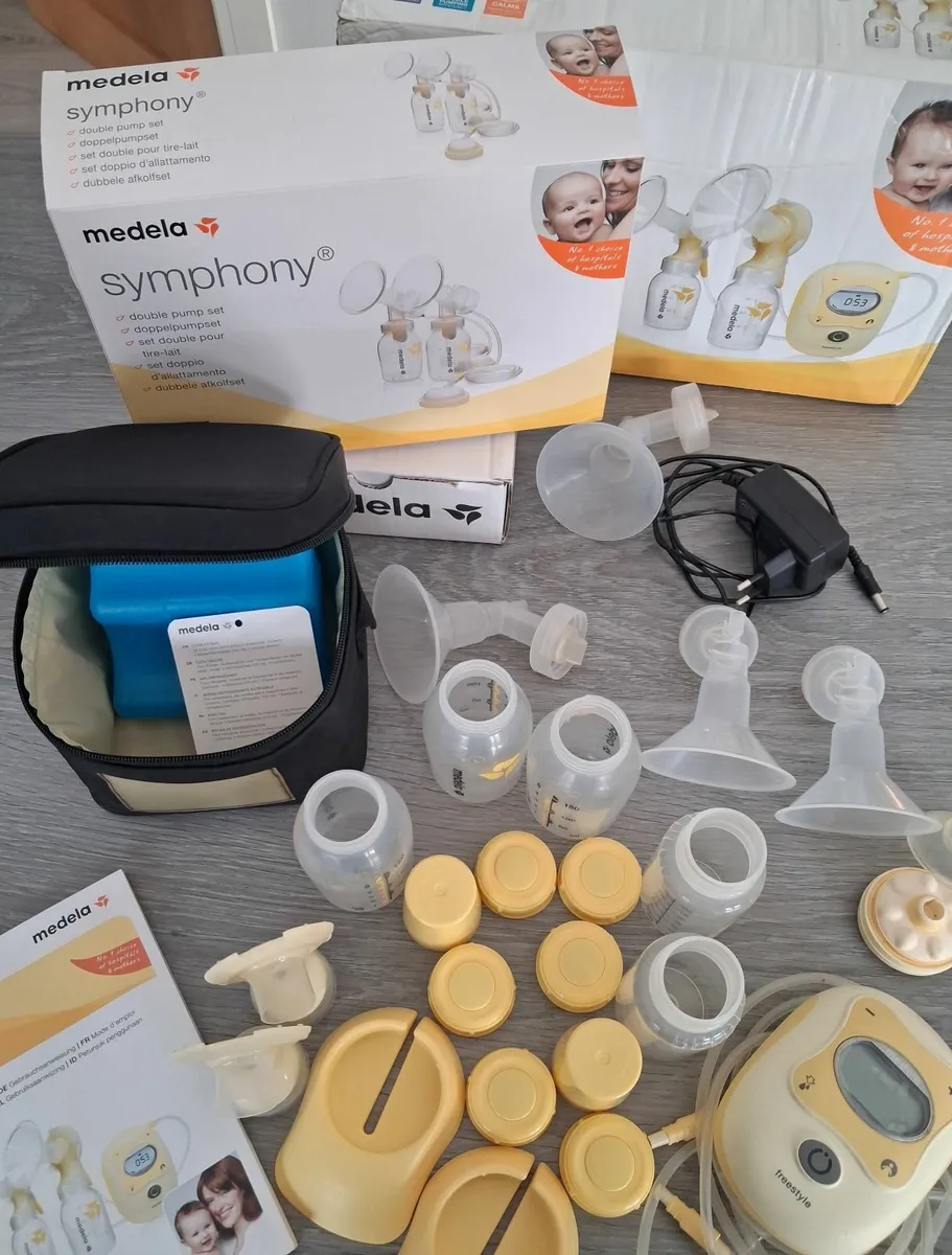 Medela electric double breast pump + accessories - Image 1