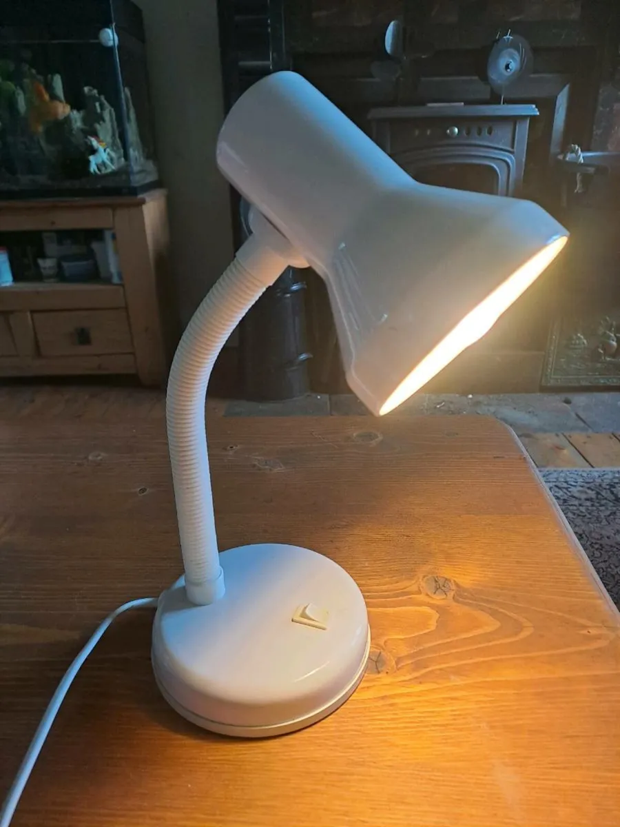 White adjustable desk lamp with flexible neck - Image 1