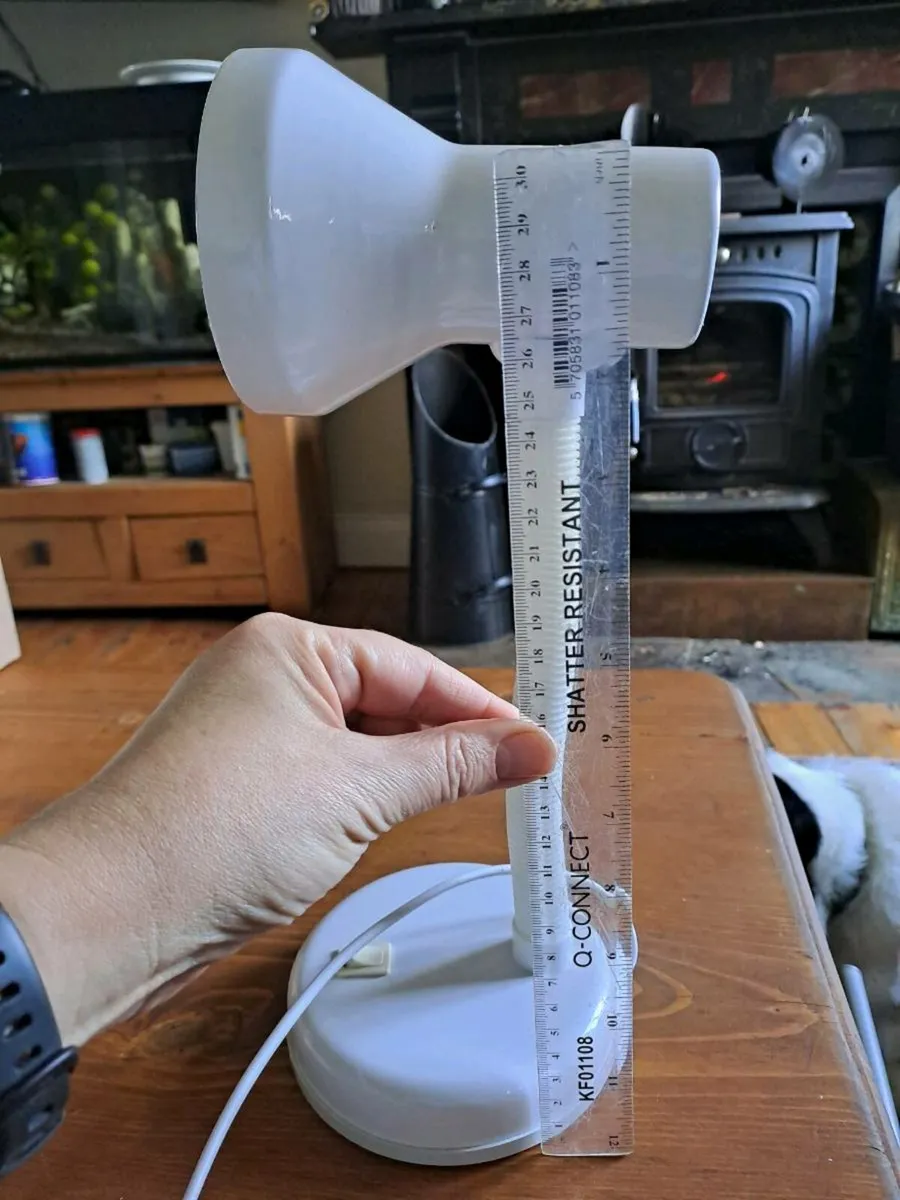 White adjustable desk lamp with flexible neck - Image 2