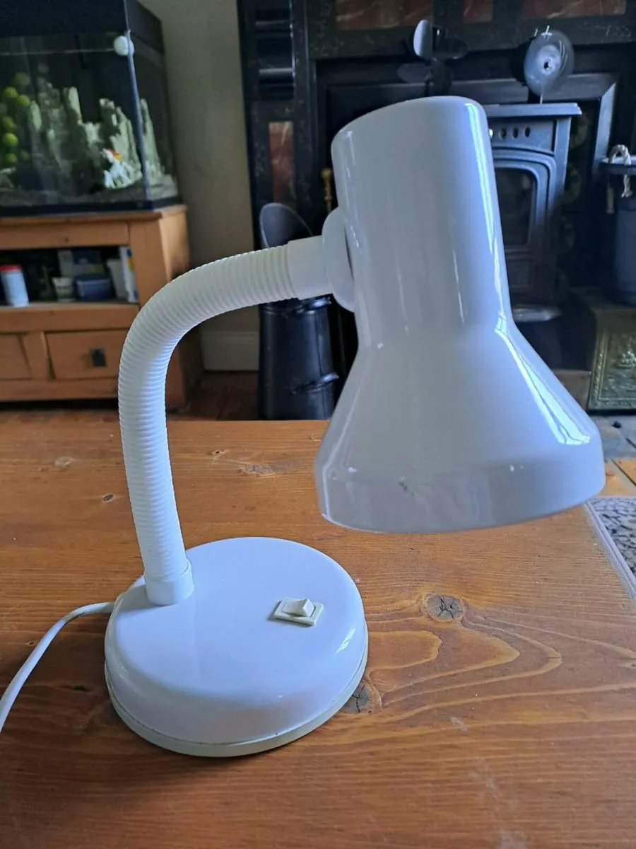 White adjustable desk lamp with flexible neck - Image 3