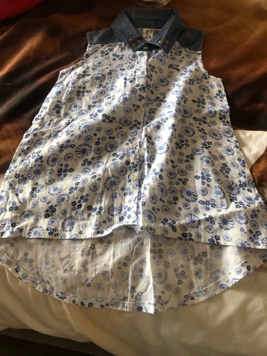 Girls BNWT shirt age 5 €5 - Image 1