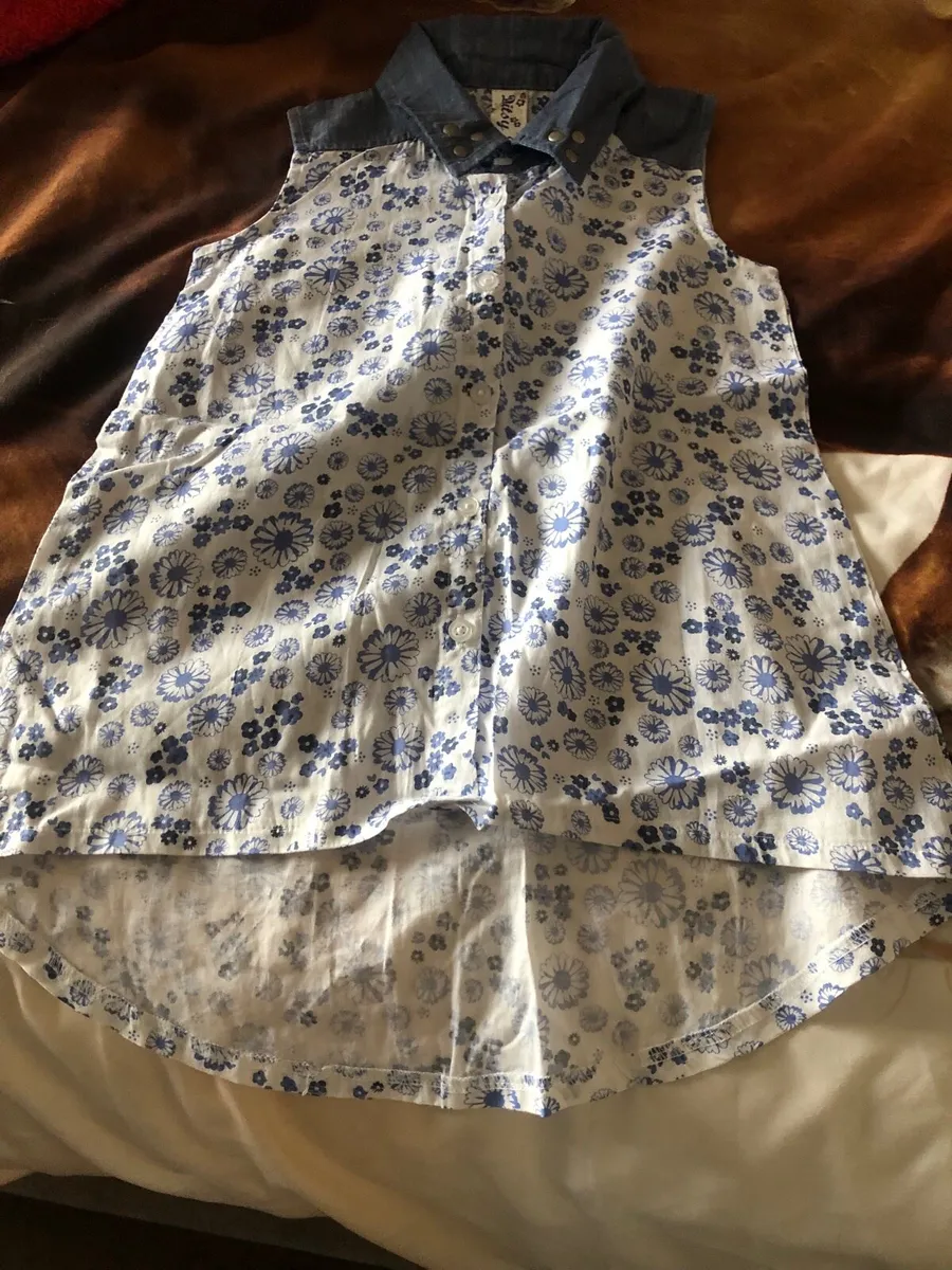 Girls BNWT shirt age 5 €5 - Image 3