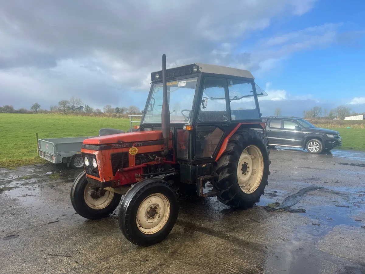 Zetor 7711 with loader - Image 3